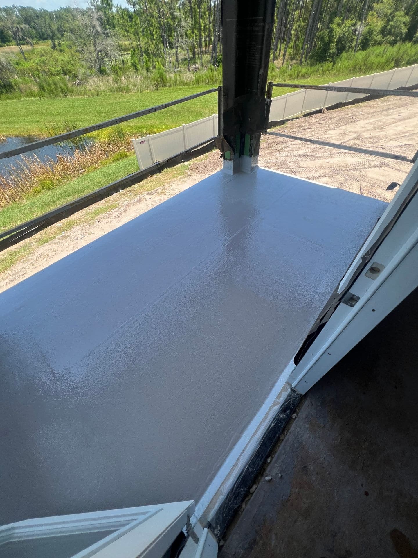 Resin-loaded roller used for fiberglass lamination and top coat application by Atinez